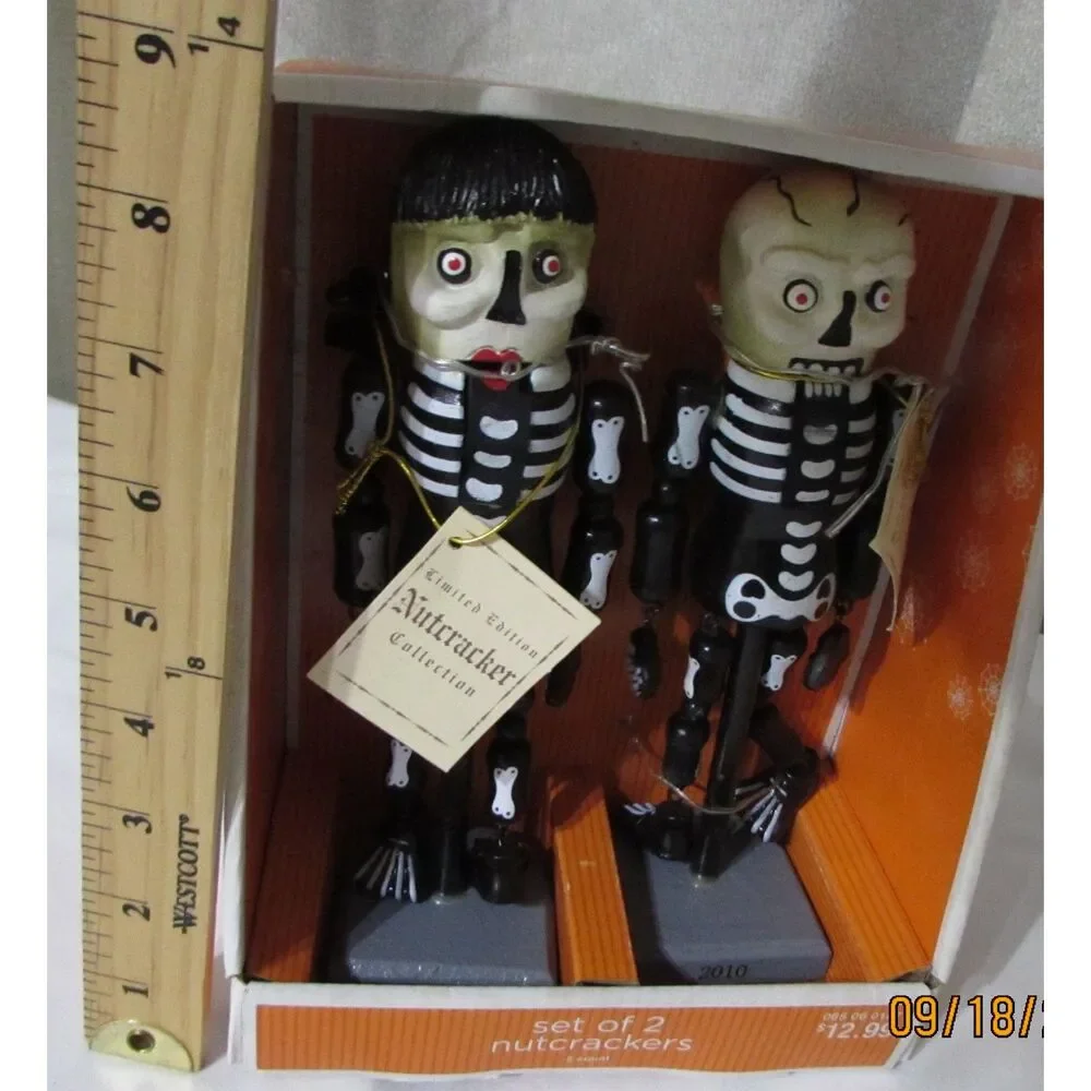 Pair of 2 skeleton nutcrackers Halloween boy girl 2010 new in box black white - Picture 6 of 6